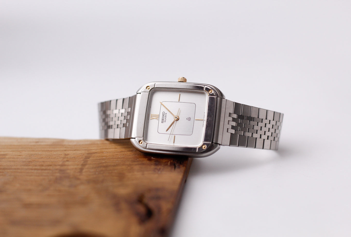1981 Seiko Quartz Straight Grain Silver Dial Two Tone Case Men's Wrist-Watch