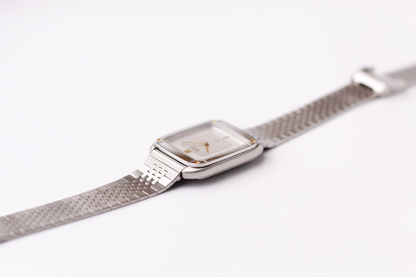 1981 Seiko Quartz Straight Grain Silver Dial Two Tone Case Men's Wrist-Watch