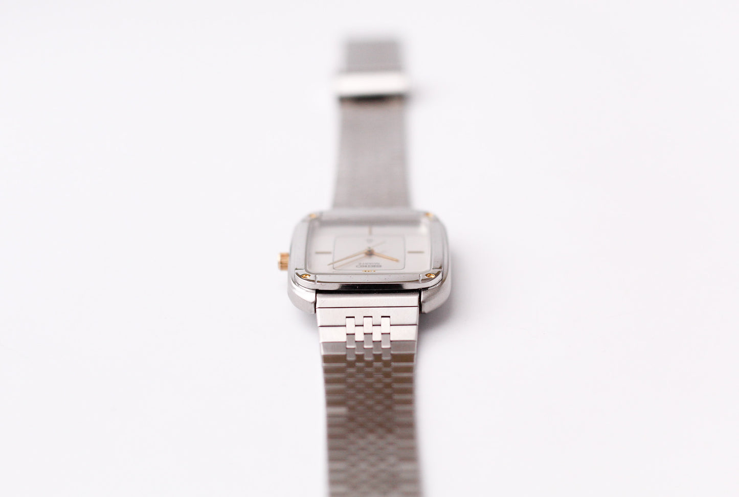 1981 Seiko Quartz Straight Grain Silver Dial Two Tone Case Men's Wrist-Watch