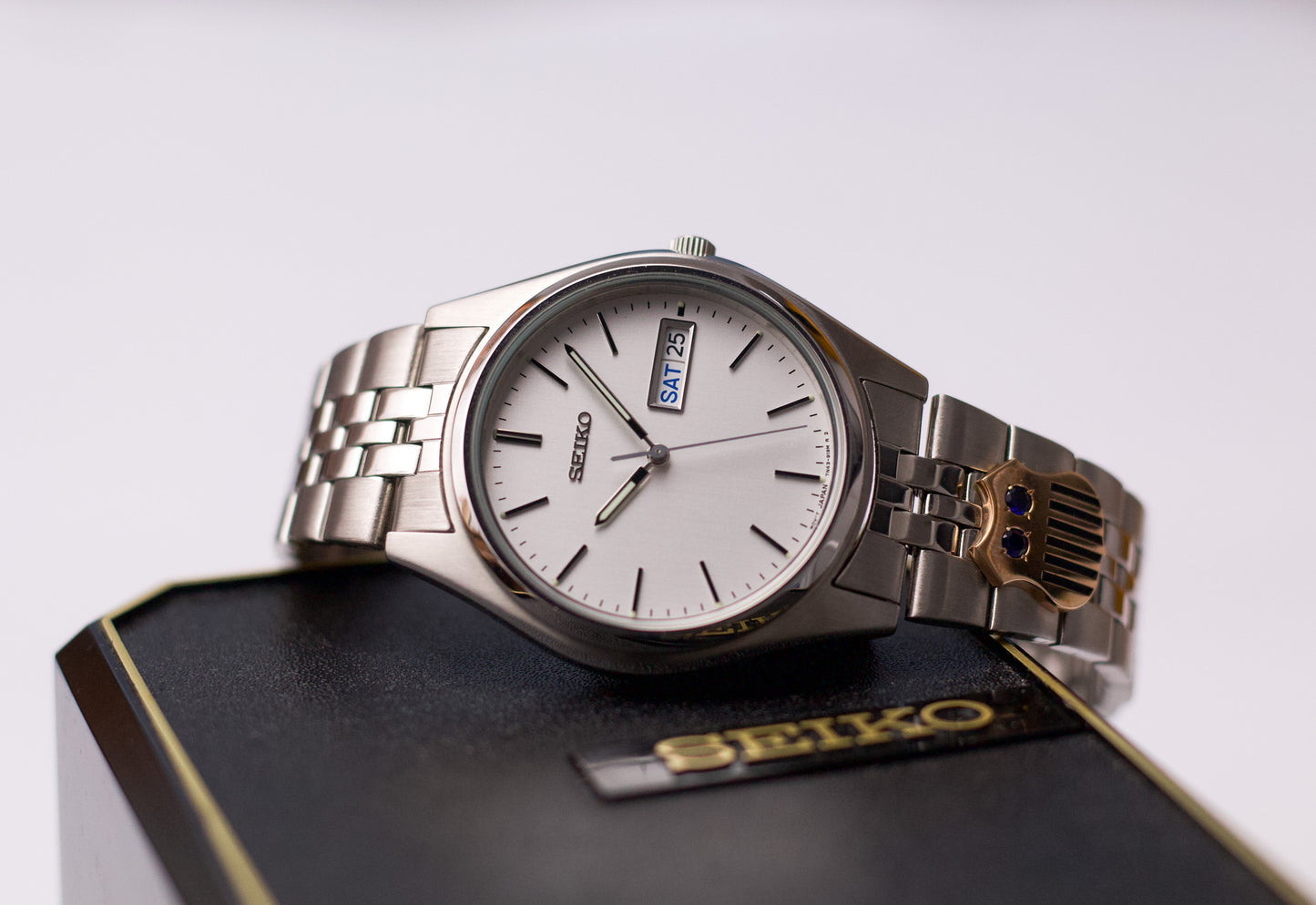 [New Old Stock] 1996 Seiko Quartz Straight Grain Dial Men's Wrist-Watch W/Box