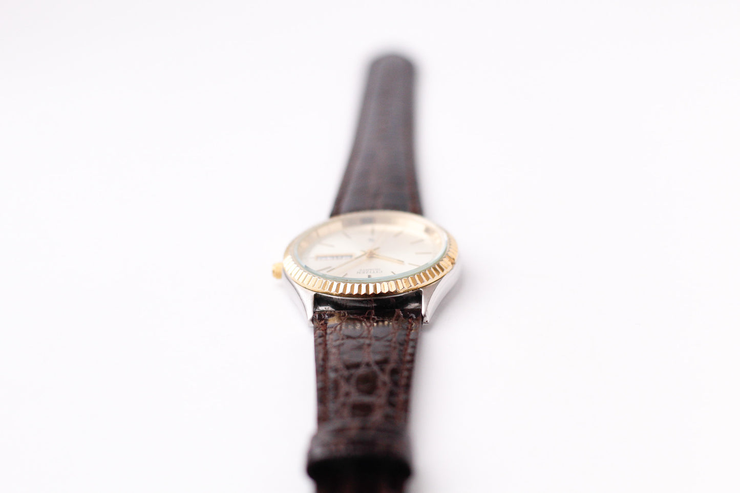 1998 Citizen Baby 'Day-Date' Champagne Sunburst Dial Two Tone Men's Wrist-Watch