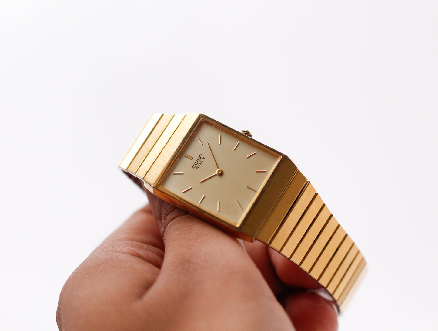 1986 Seiko Quartz Tank Straight Grain Golden Dial Men's Wrist-Watch