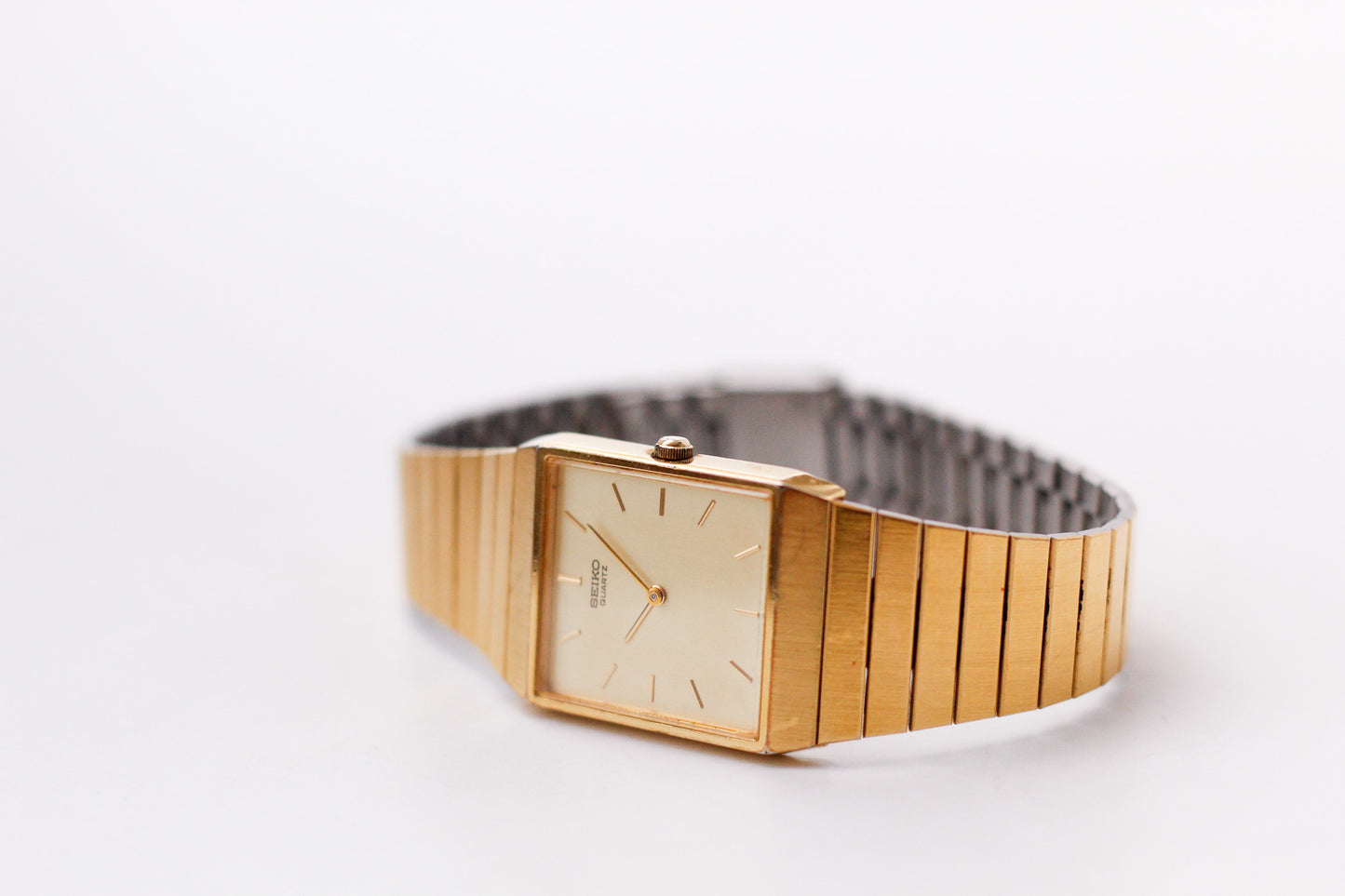 1986 Seiko Quartz Tank Straight Grain Golden Dial Men's Wrist-Watch
