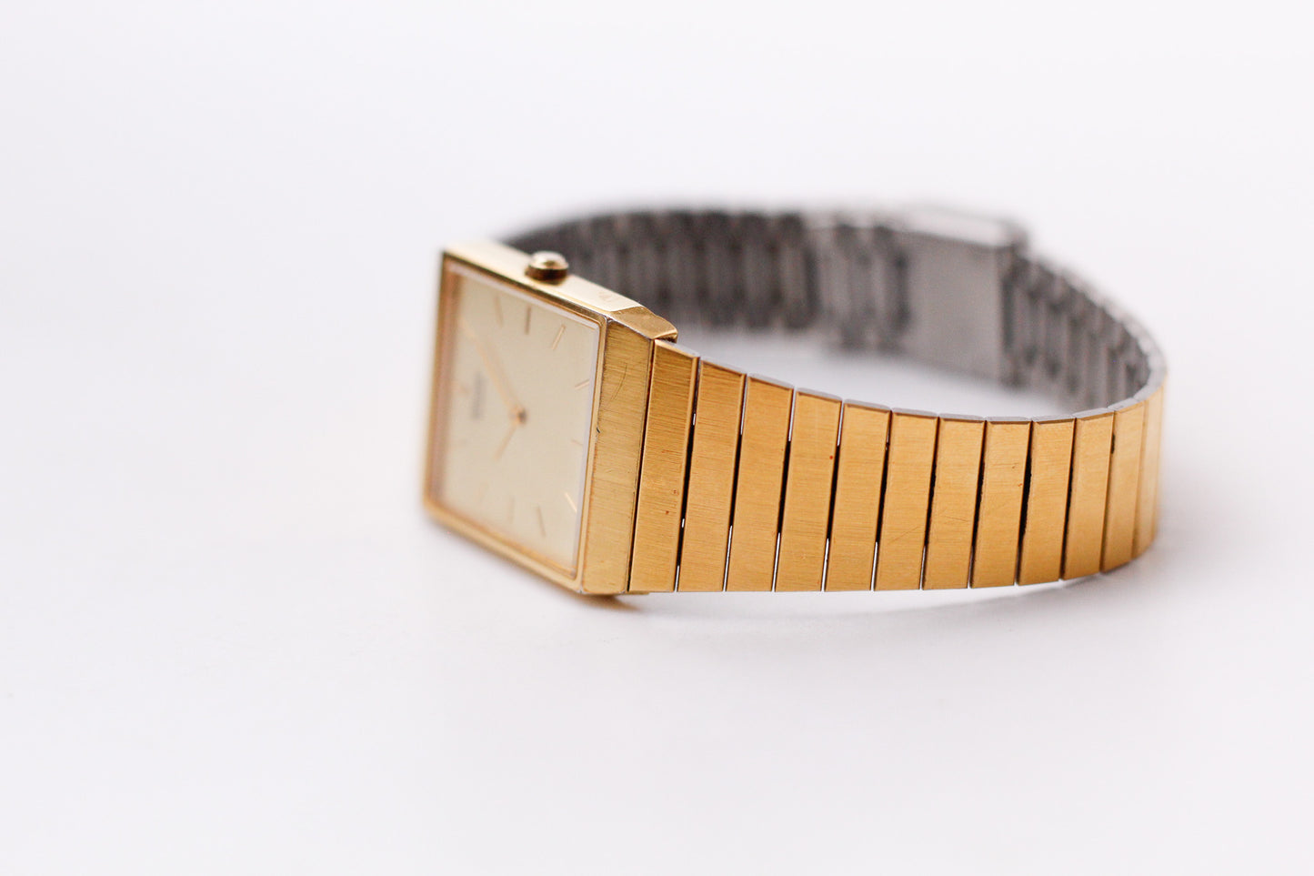 1986 Seiko Quartz Tank Straight Grain Golden Dial Men's Wrist-Watch
