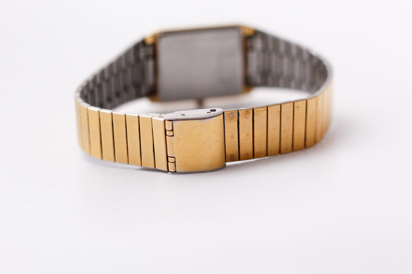 1986 Seiko Quartz Tank Straight Grain Golden Dial Men's Wrist-Watch