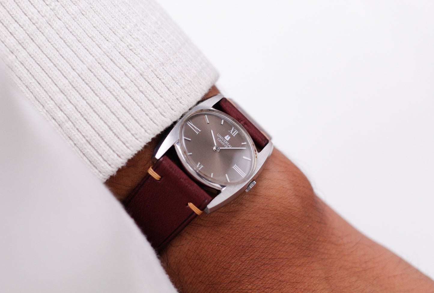 [Serviced] 1970s Universal Genève Taupe Sunburst Dial 'Bat-Wing' Case Men's Wrist-Watch