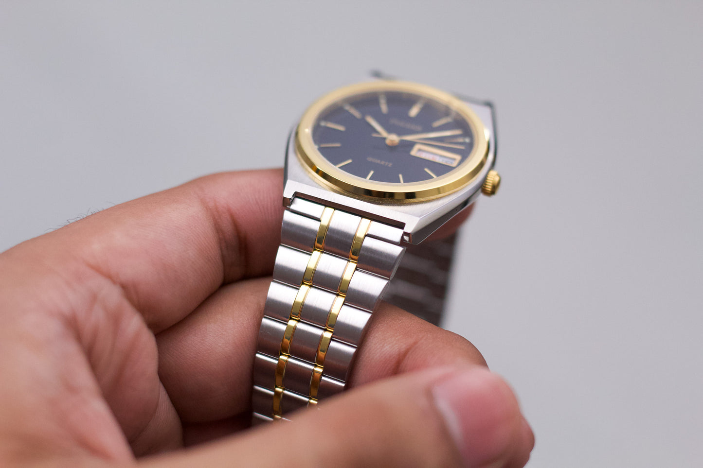 [Near Mint] 1990s Pulsar Quartz Inky Black Dial Two Tone Men's Wrist-Watch