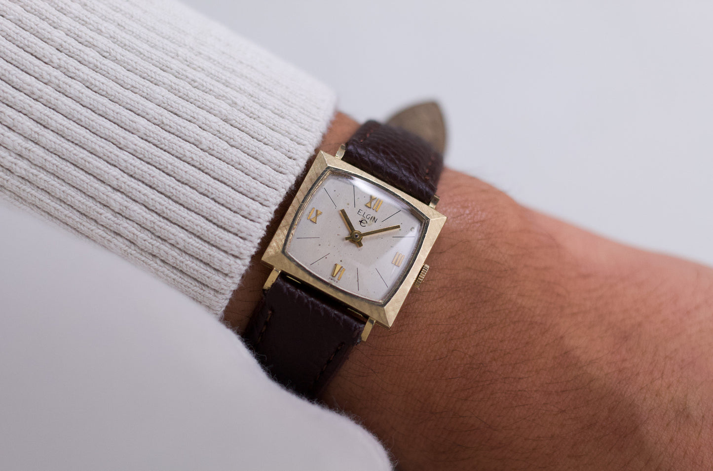 [Serviced] 1950s Elgin Cream White Dial Textured Case Men's Wrist-Watch