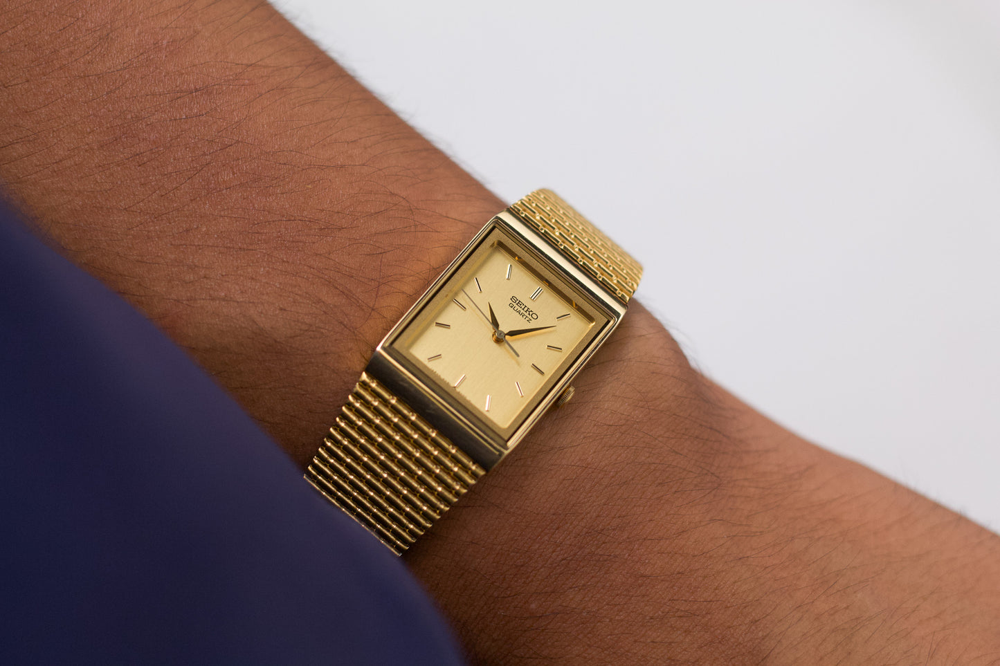 1988 Seiko Quartz Tank Straight Grain Golden Dial Men's Wrist-Watch