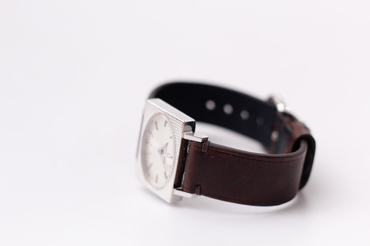 [Serviced] 1970s Universal Genève Guilloché Waffle Bezel Uni-Sex Wrist-Watch
