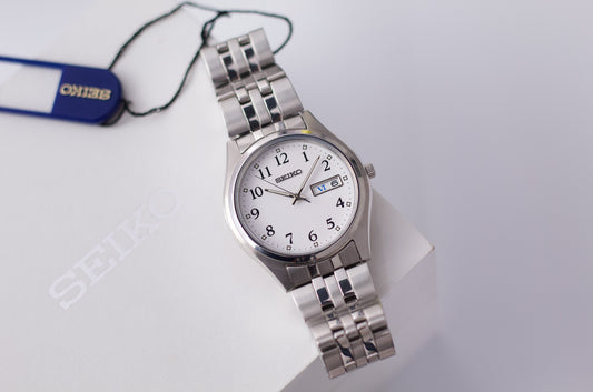 [Mint] 2003 Seiko Quartz Cream White Dial 'Large Numerals' Men's Wrist-Watch W/Box & Tag