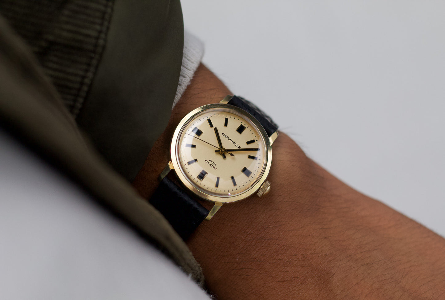 [Serviced] 1960s Caravelle Mechanical Cream Golden Dial Men's Wrist-Watch