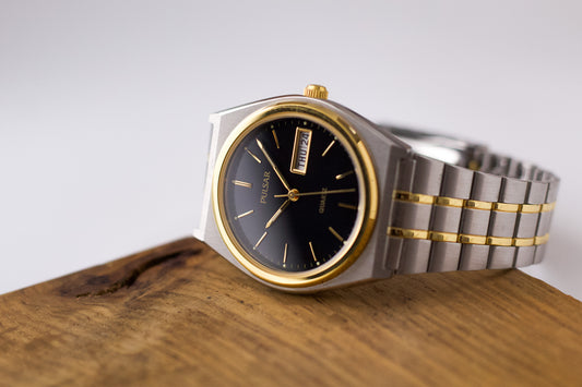 [Near Mint] 1990s Pulsar Quartz Inky Black Dial Two Tone Men's Wrist Watch