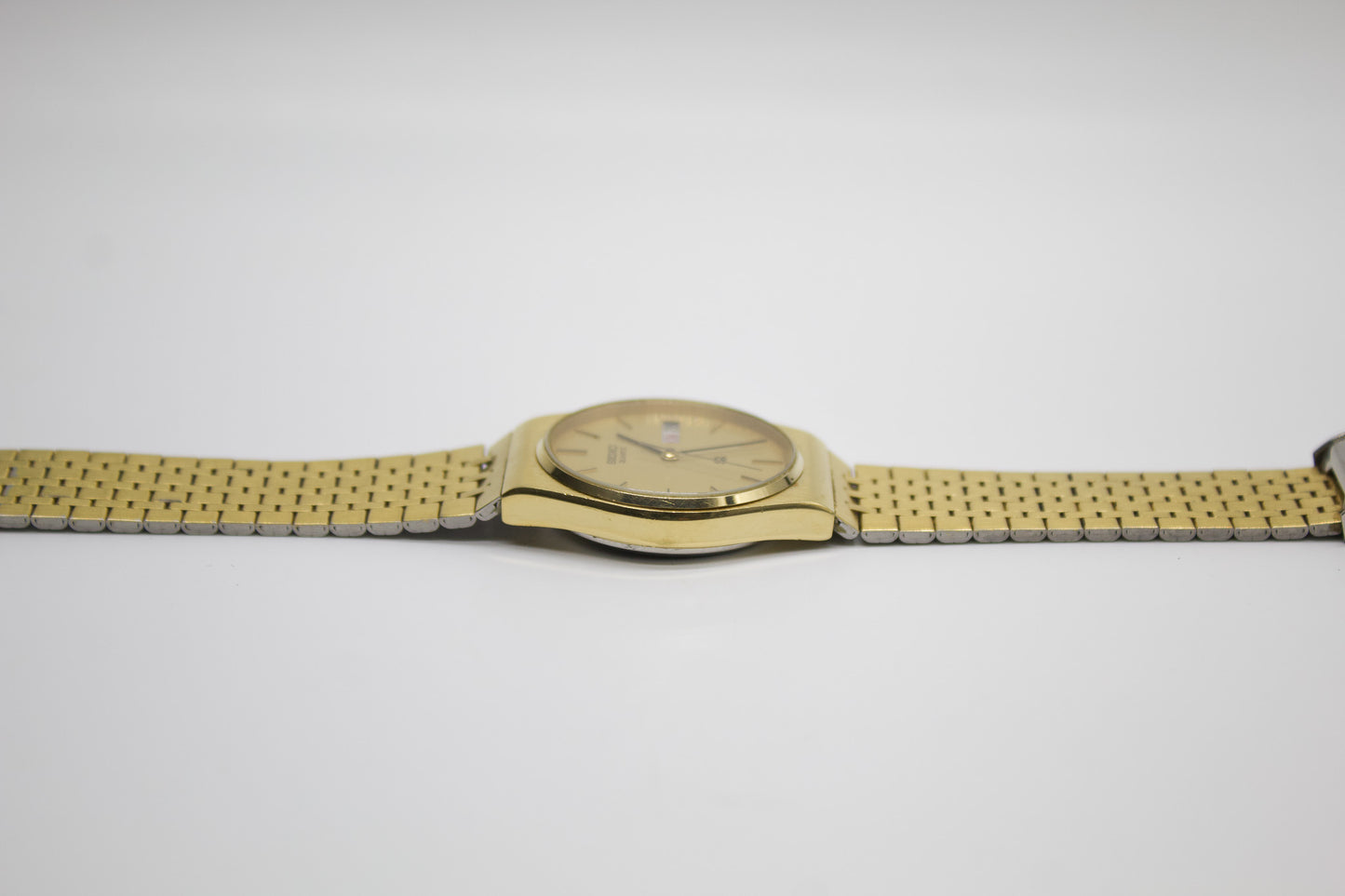 1980 Seiko SQ Cross Grain Textured Golden Dial Men's Wrist-Watch W/Box & Tag