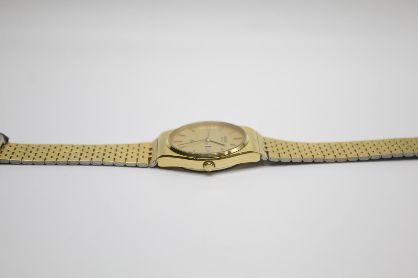1980 Seiko SQ Cross Grain Textured Golden Dial Men's Wrist-Watch W/Box & Tag