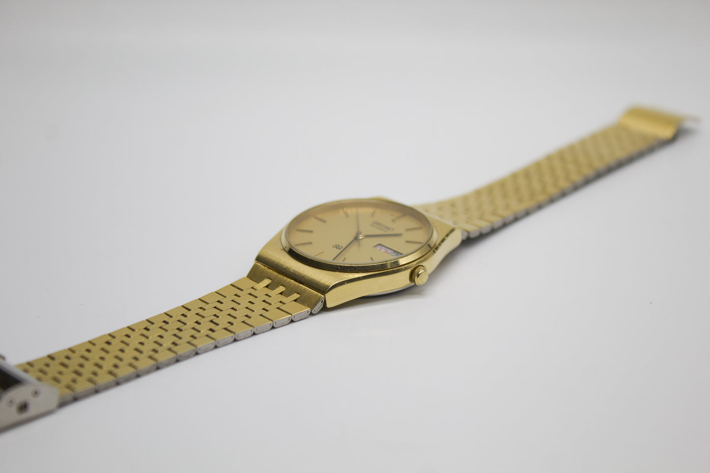 1980 Seiko SQ Cross Grain Textured Golden Dial Men's Wrist-Watch W/Box & Tag