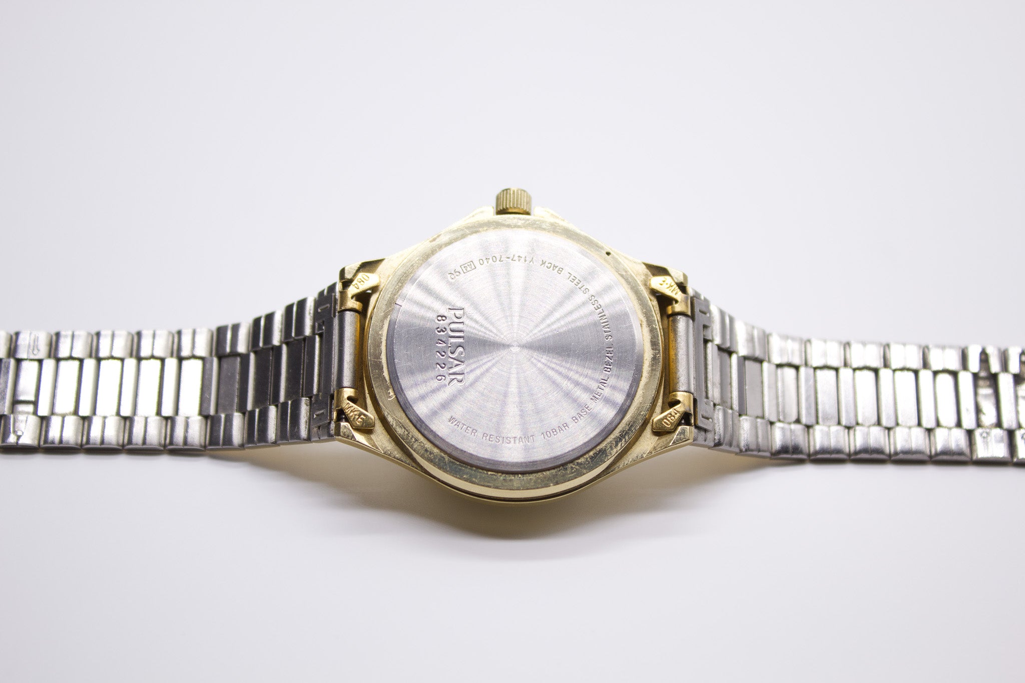 Pulsar quartz best sale gold watch