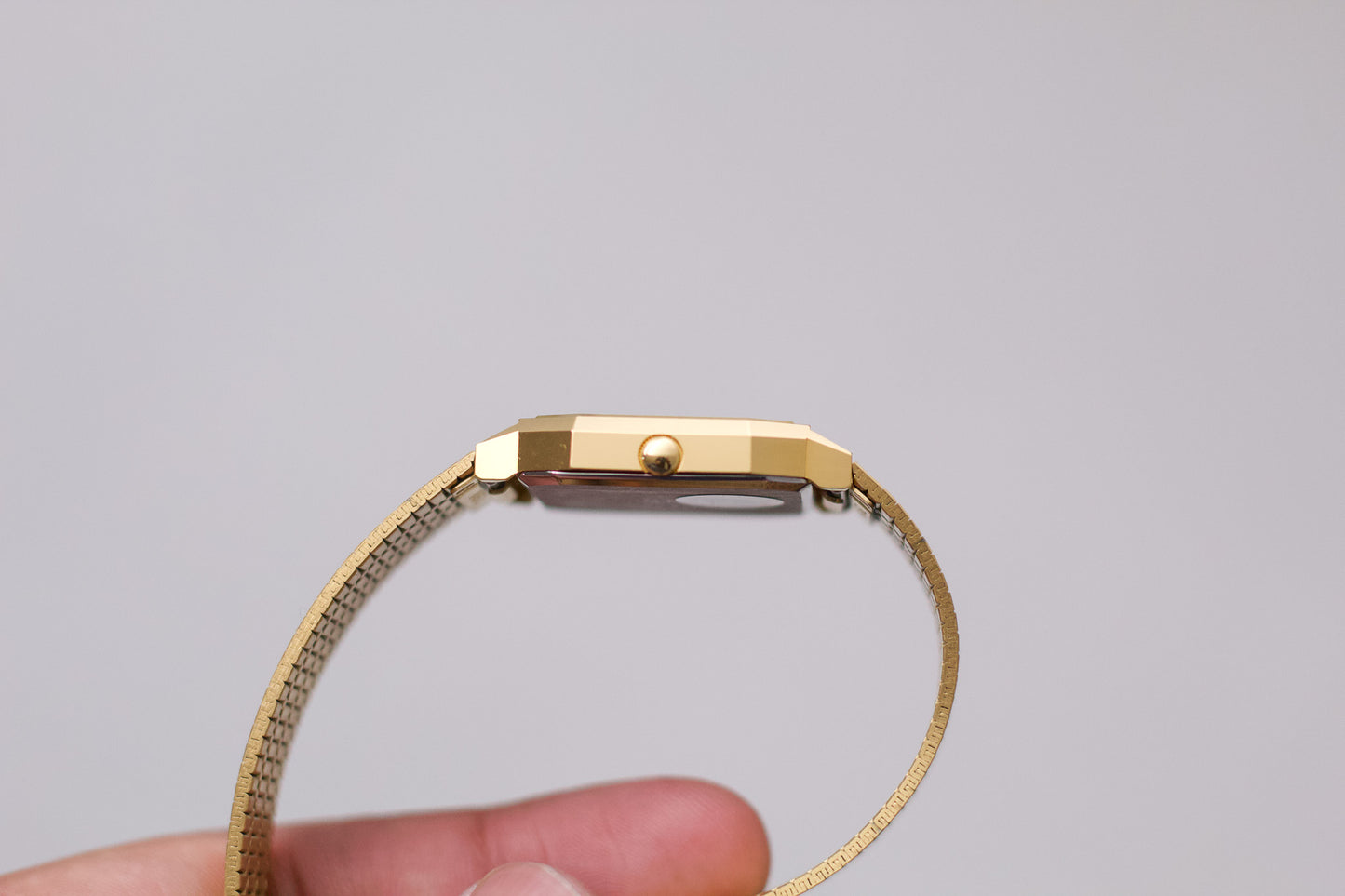 [New Old Stock] 1990s Citizen Quartz Golden Textured Dial Men's Wrist-Watch W/Box