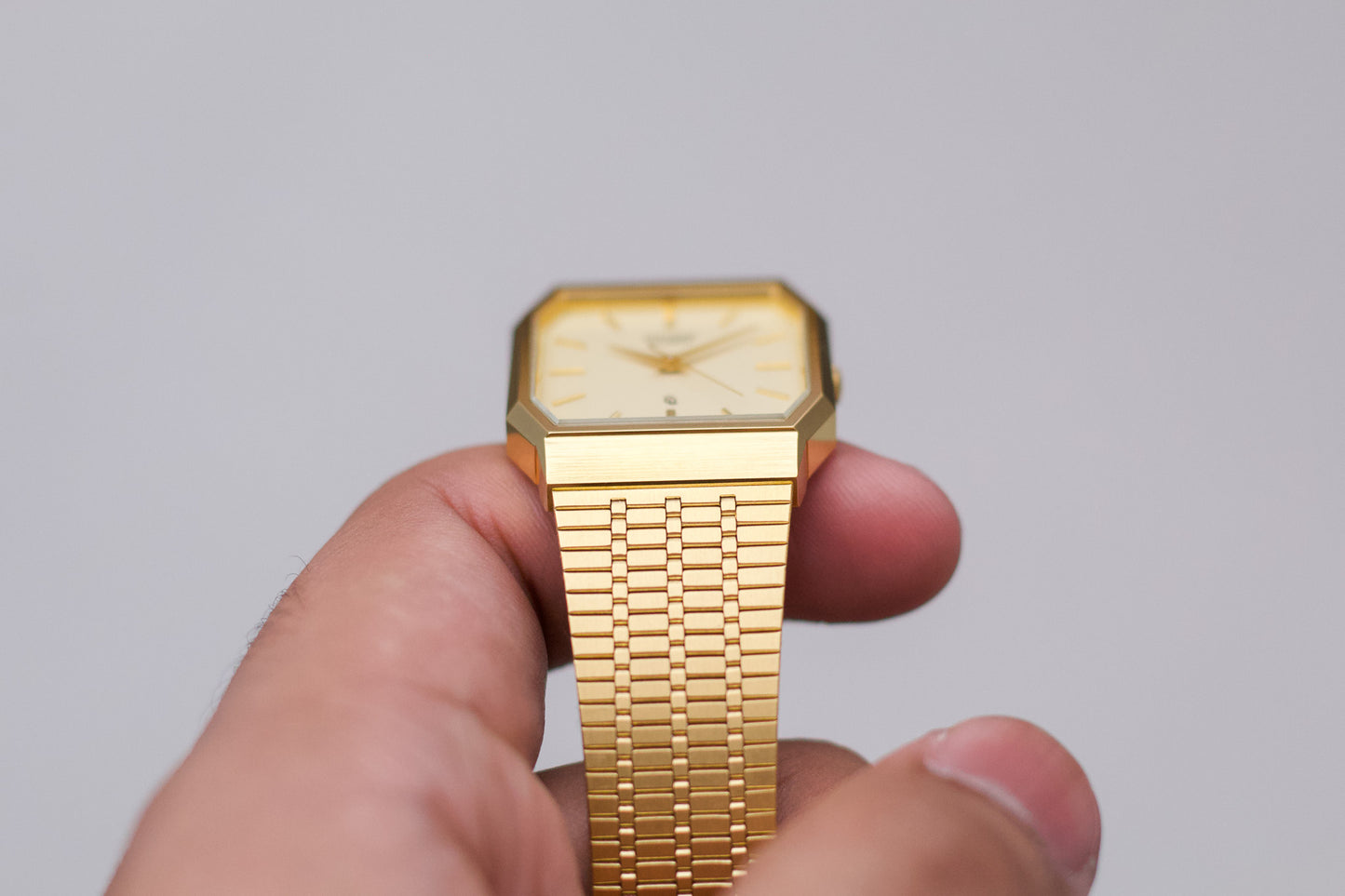 [New Old Stock] 1990s Citizen Quartz Golden Textured Dial Men's Wrist-Watch W/Box