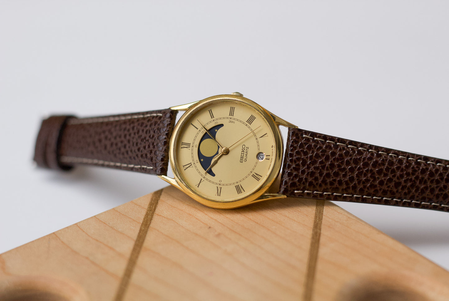 1986 Seiko Quartz Golden Roman Moon-phase Dial Men's Wrist-Watch