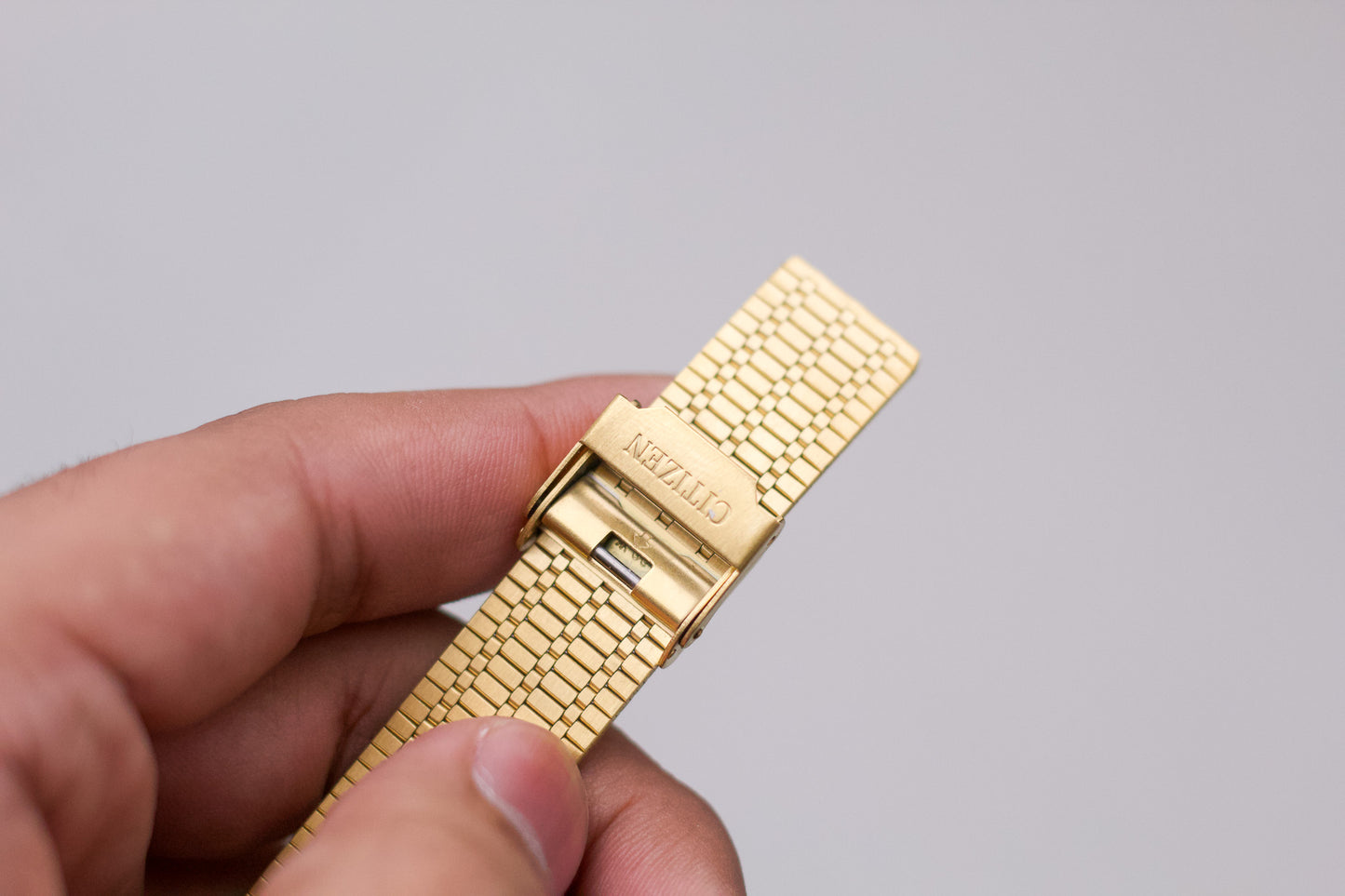 [New Old Stock] 1990s Citizen Quartz Golden Textured Dial Men's Wrist-Watch W/Box