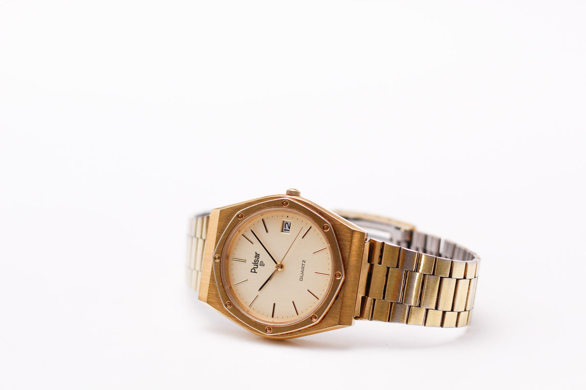 1982 Pulsar Quartz Straight Grain Golden Dial Men's Wrist-Watch