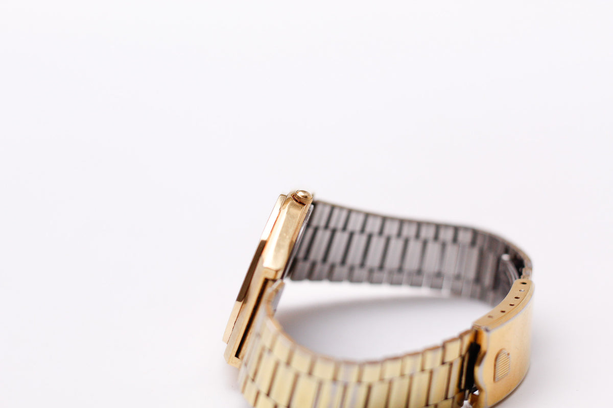 1982 Pulsar Quartz Straight Grain Golden Dial Men's Wrist-Watch