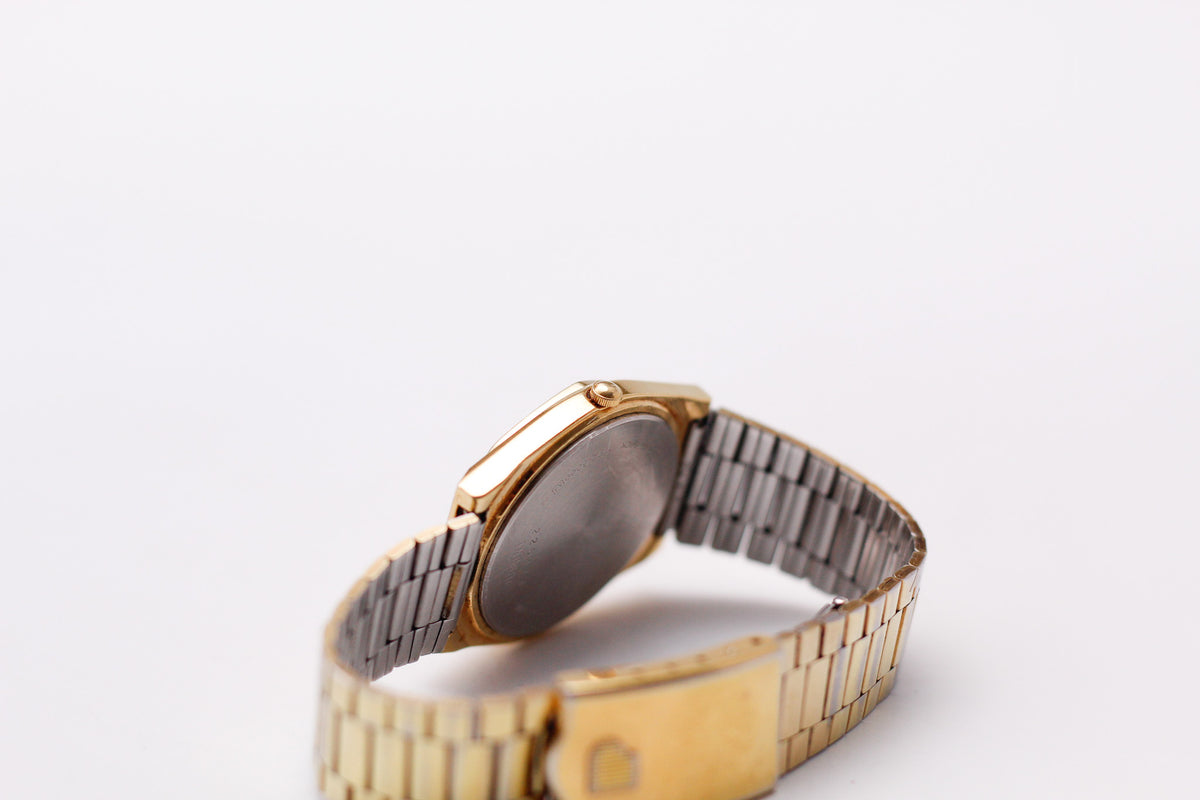 1982 Pulsar Quartz Straight Grain Golden Dial Men's Wrist-Watch