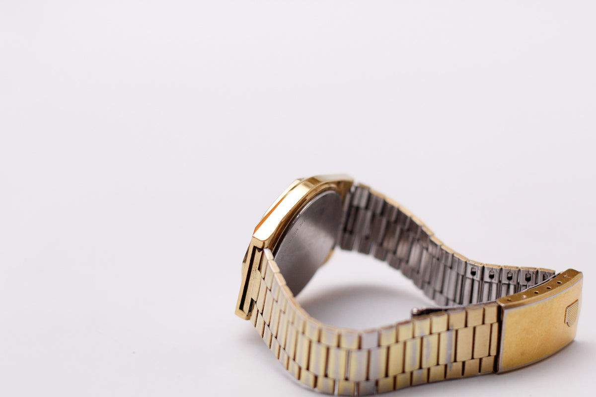 1982 Pulsar Quartz Straight Grain Golden Dial Men's Wrist-Watch