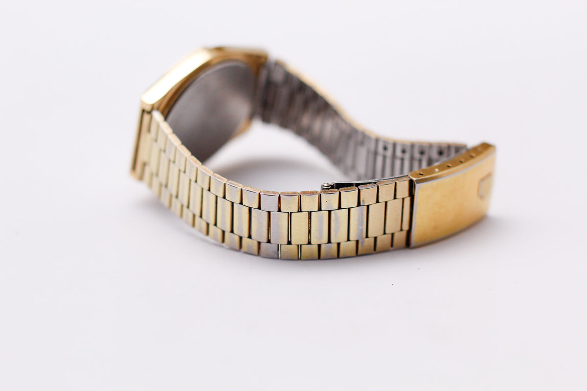 1982 Pulsar Quartz Straight Grain Golden Dial Men's Wrist-Watch
