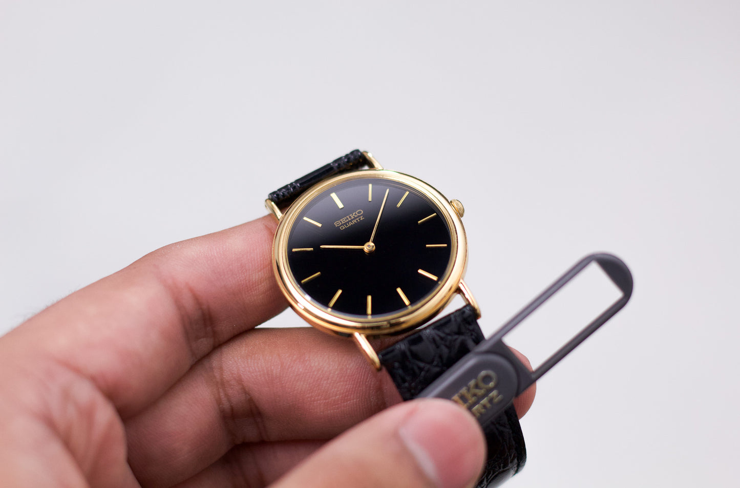 [New Old Stock] 1990 Seiko Quartz Inky Black Dial Men's Wrist-Watch W/Tag