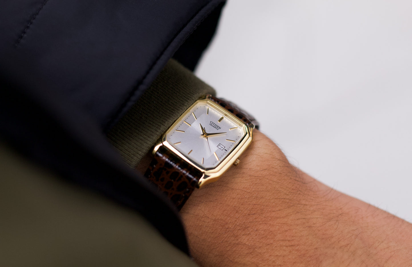 [New Old Stock] 1998 Citizen Quartz Silver Sunburst Dial Tank Style Men's Wrist-Watch W/Tag