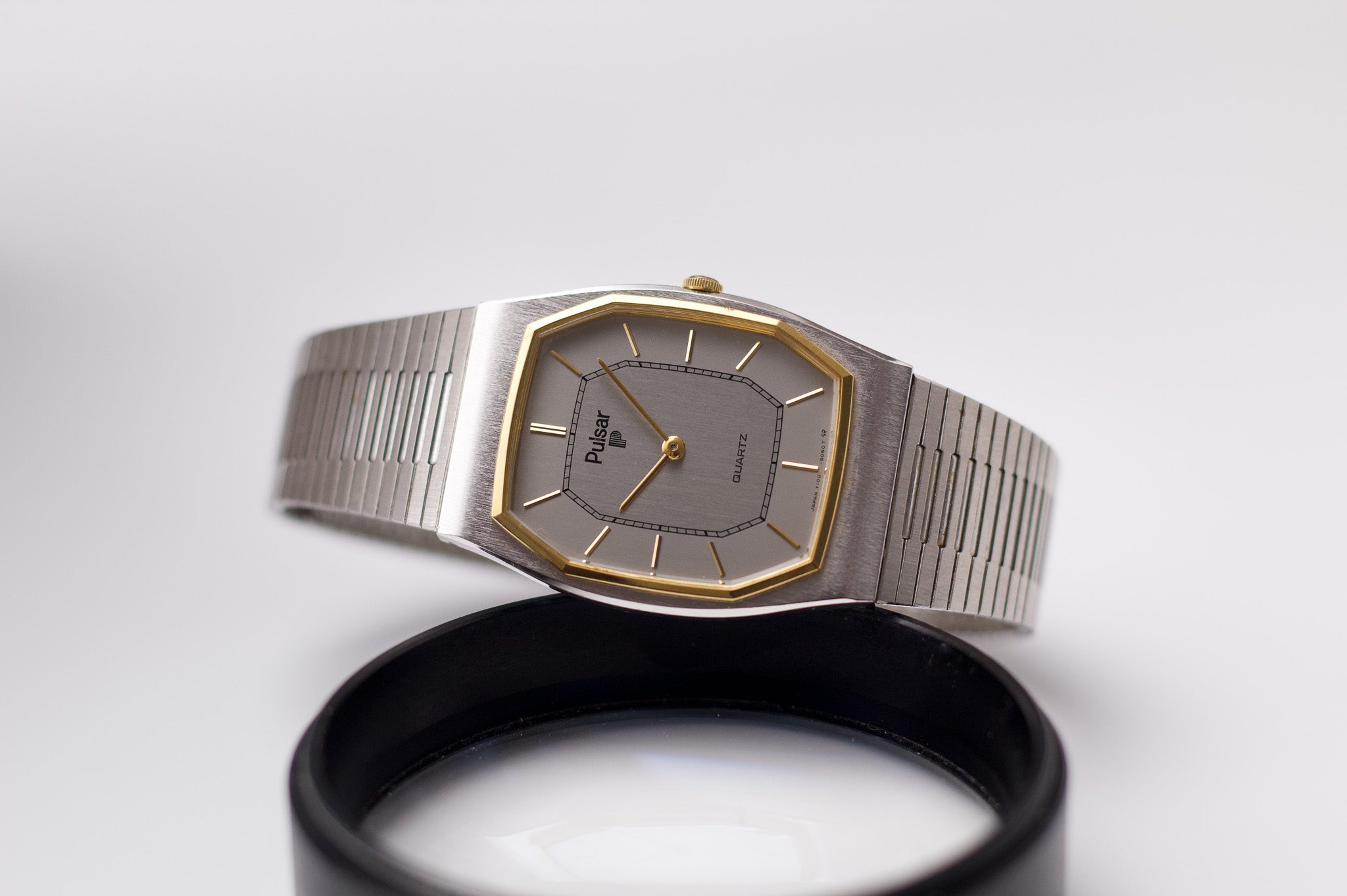 【本日のみ】12,999→11,999treasure Pulse On パーカ 1993 Pulsar Quartz Straight Grain Gray Dial Two Tone Men's Wrist
