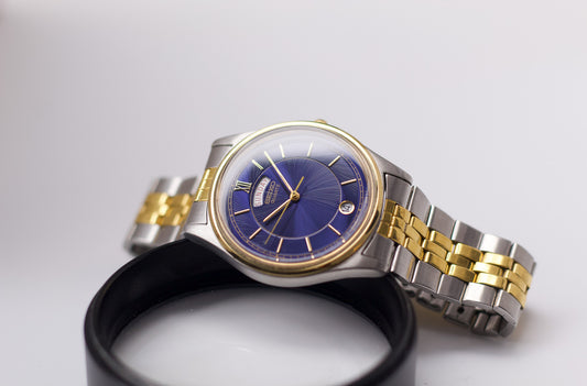 1993 Seiko Quartz Royal Blue Carved Crystal Dial Men's Wrist-Watch