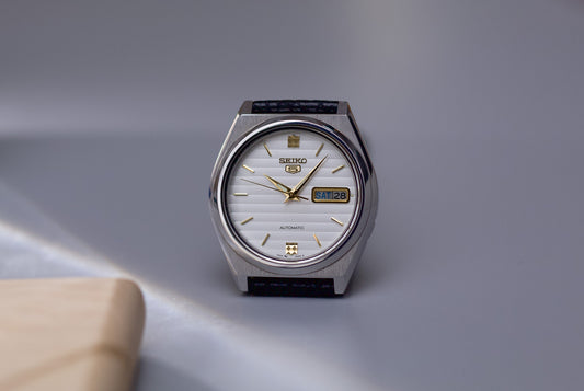 1995 Seiko 5 Pearl White Linear Dial Men's Wrist-Watch