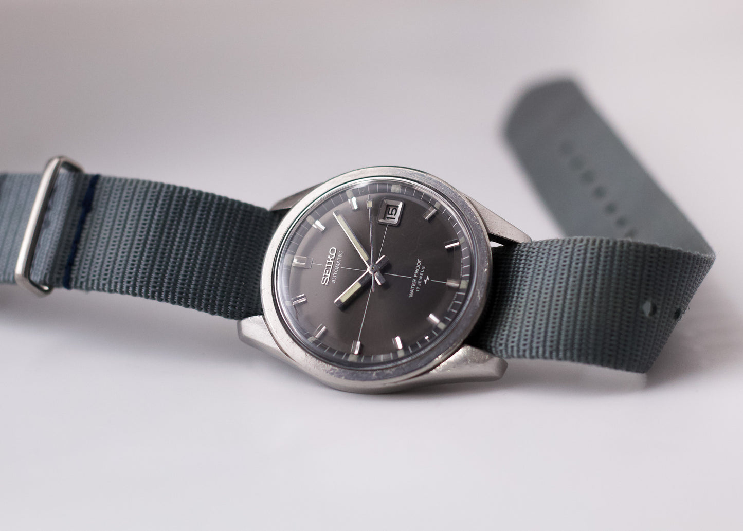 [Serviced] 1968 Seiko Automatic Charcoal Sunburst Hair-Cross Dial Men's Wrist-Watch