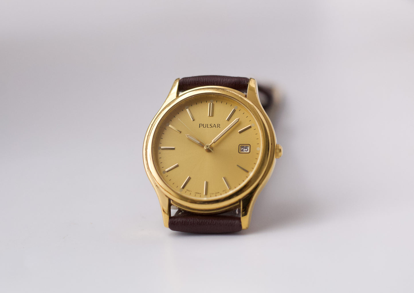 2000 Pulsar Quartz Golden Sunburst Dial Men's Wrist-Watch