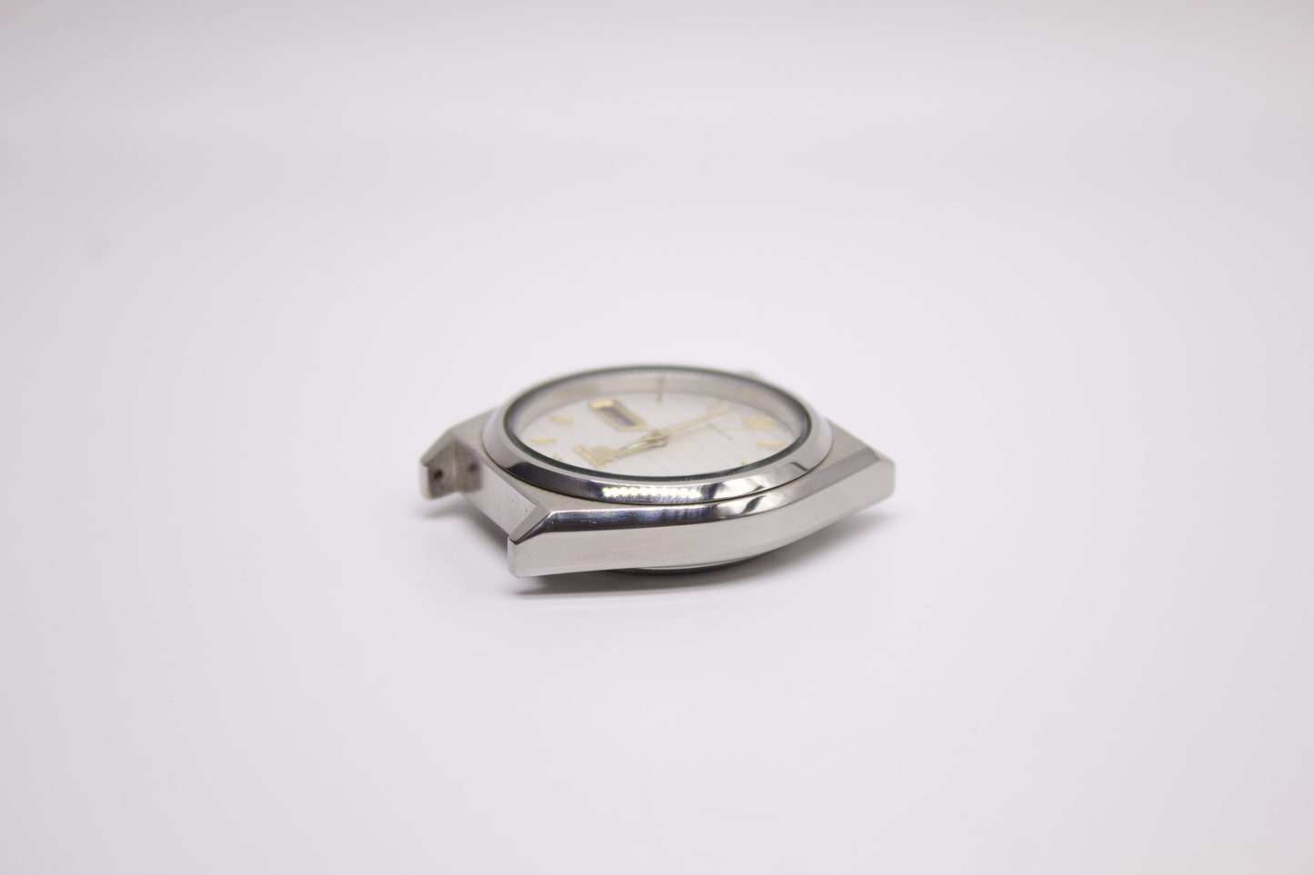 1995 Seiko 5 Pearl White Linear Dial Men's Wrist-Watch