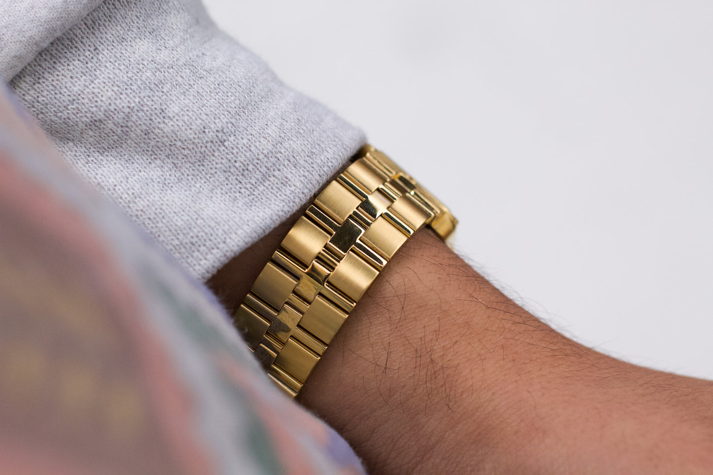 2000 Pulsar Quartz Champagne Sunburst Dial Men's Wrist-Watch W/Box