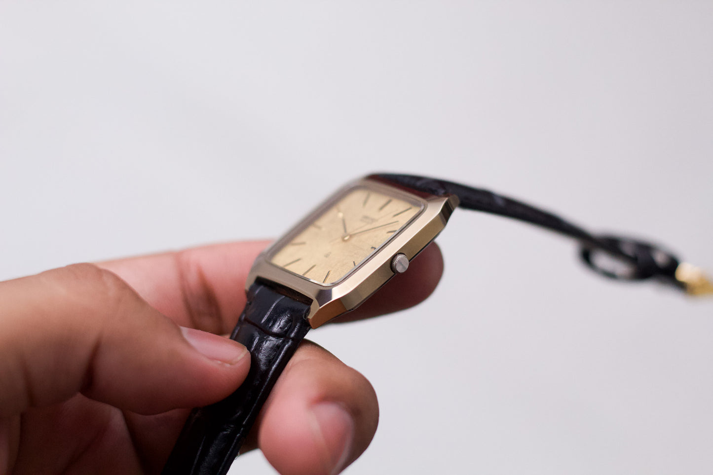 1980 Seiko Quartz Golden Washi Dial Tungsten Case Men's Wrist-Watch