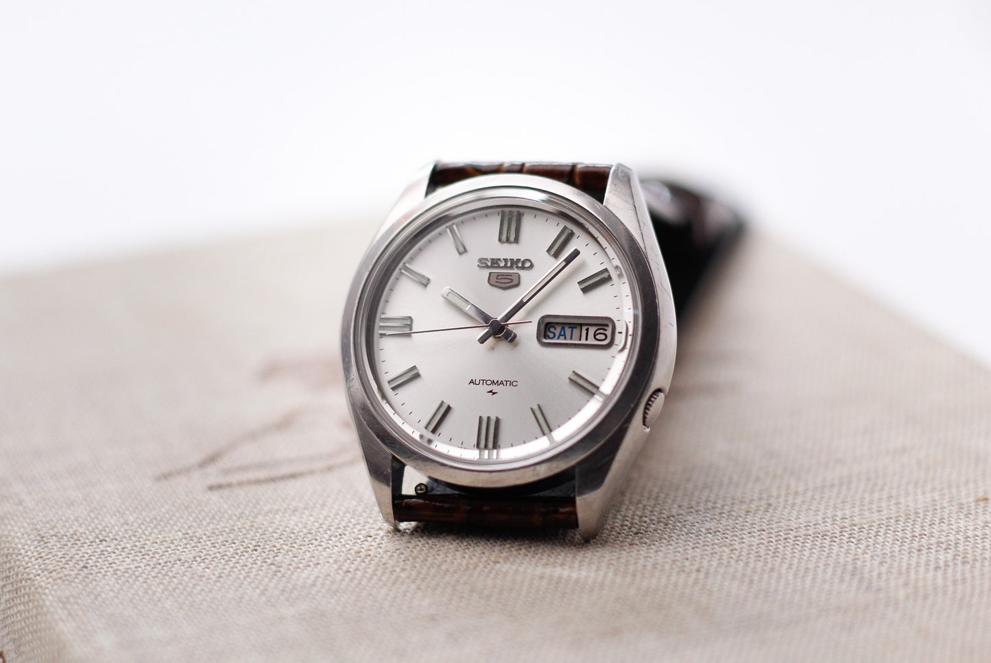 1991 Seiko 5 Automatic 'Baby Oyster Perpetual' Silver Sunburst Dial Men's Wrist-Watch