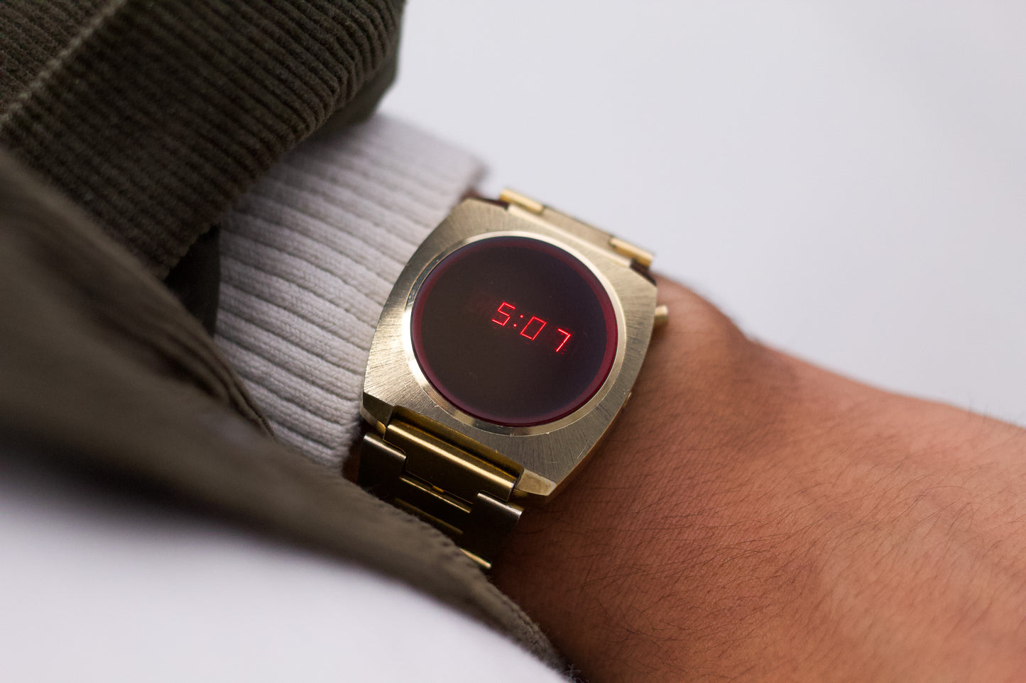 1970s Mercury Red LED Gold Toned Men's Wrist-Watch