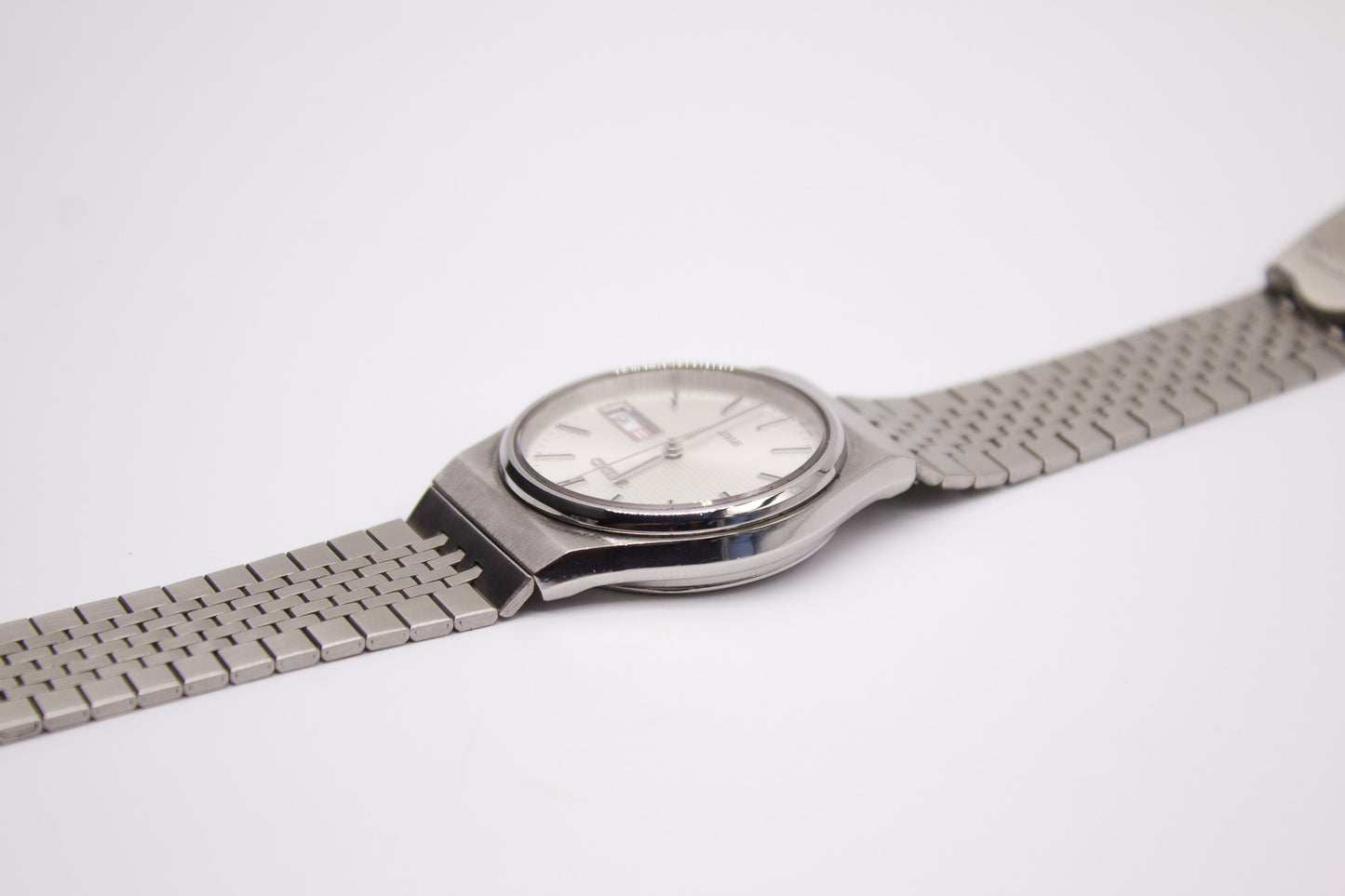 1993 Seiko Spirit Silver Textured Men's Sports Wrist-Watch