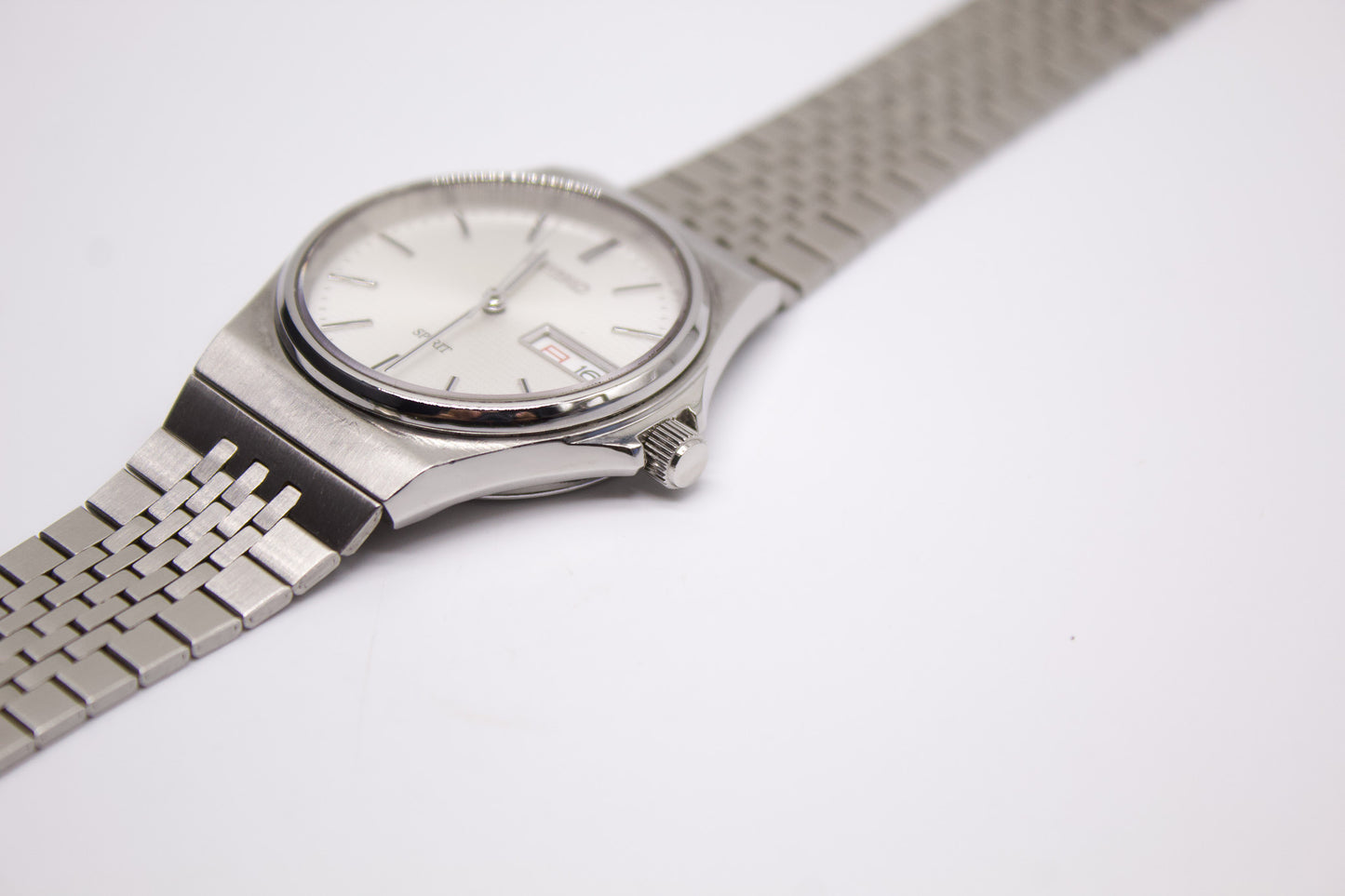 1993 Seiko Spirit Silver Textured Men's Sports Wrist-Watch
