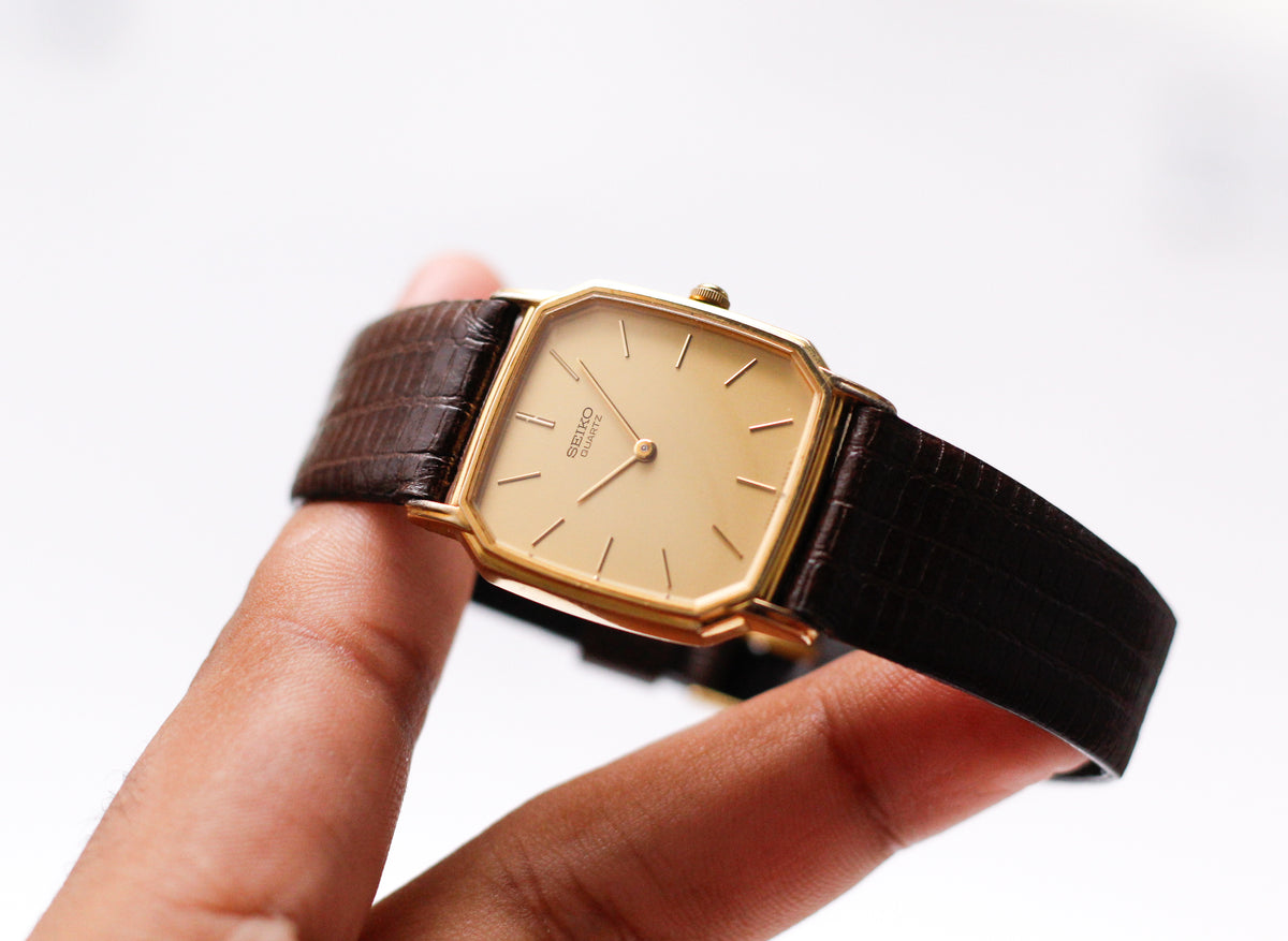 1983 Seiko Quartz Straight Grain Golden Dial Tank Men's Wrist Watch