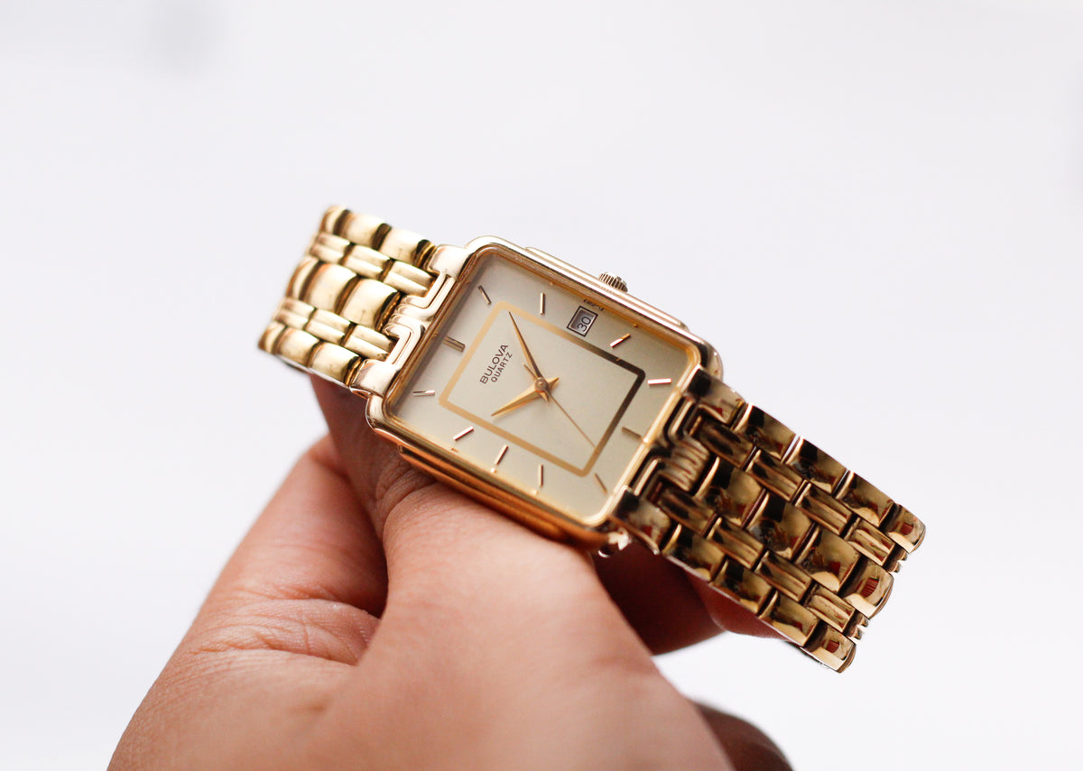 1990s Bulova Quartz Straight Grain Golden Dial Men's Wrist-Watch
