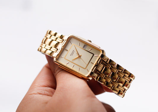 1990s Bulova Quartz Straight Grain Golden Dial Men's Wrist-Watch
