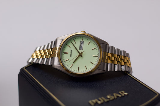 [Mint] 2006 Pulsar Quartz 'Flashlight Dial' Two Tone Men's Wrist-Watch