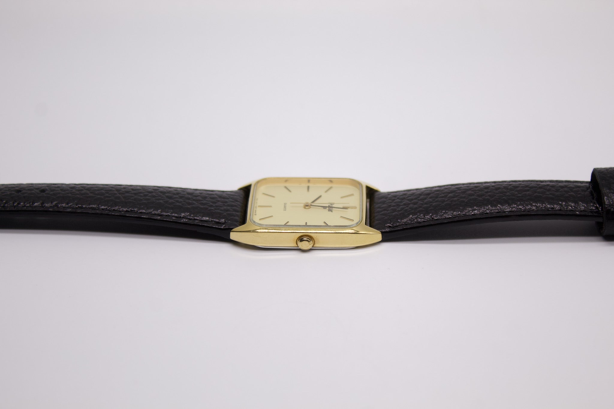 1997 Pulsar Straight Grain Golden Dial Men's Wrist-Watch – Mecalco