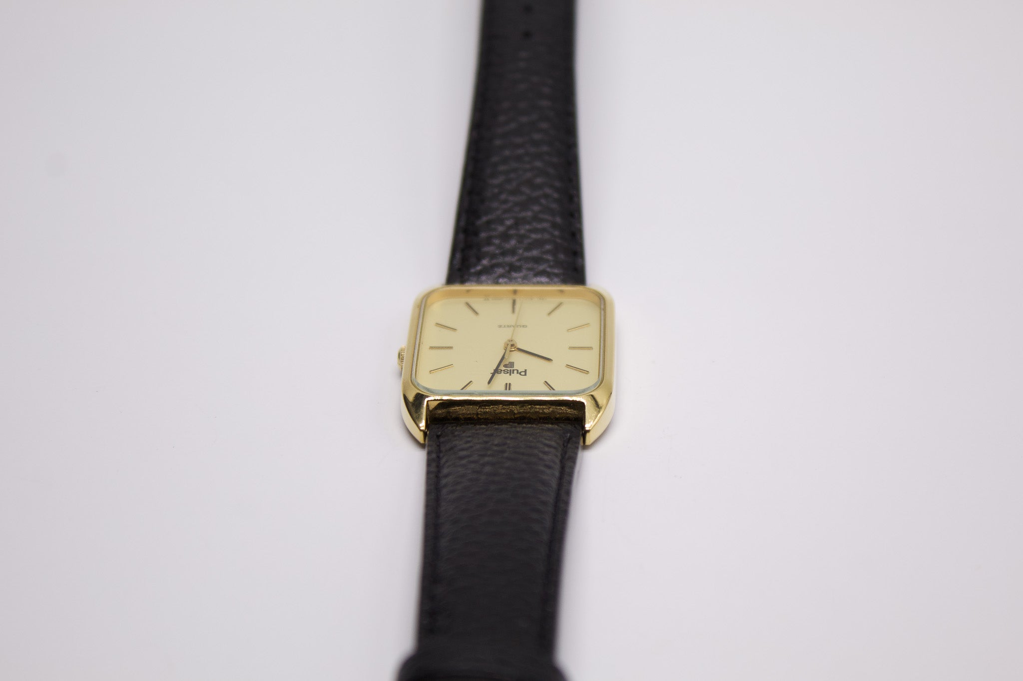 1997 Pulsar Straight Grain Golden Dial Men's Wrist-Watch – Mecalco